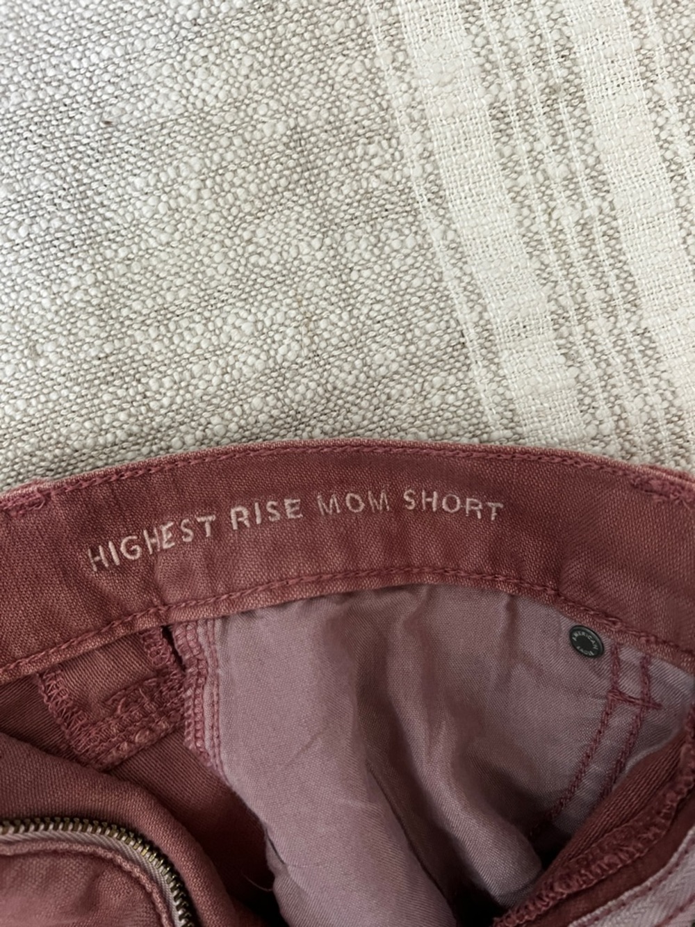 American Eagle High Rise Mom Short - Picture 4 of 4